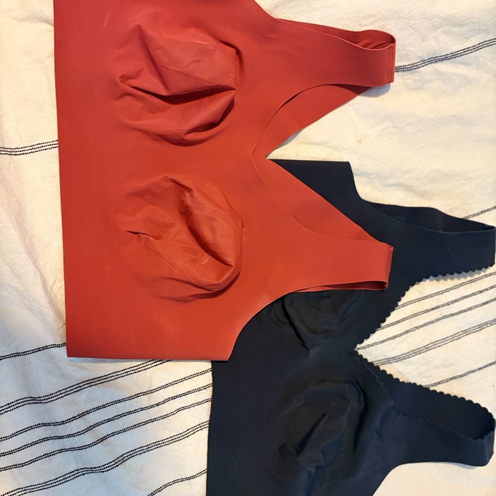 Evelyn Bobbie Seamless Defy (burnt orange) Red and Black Women's Tops